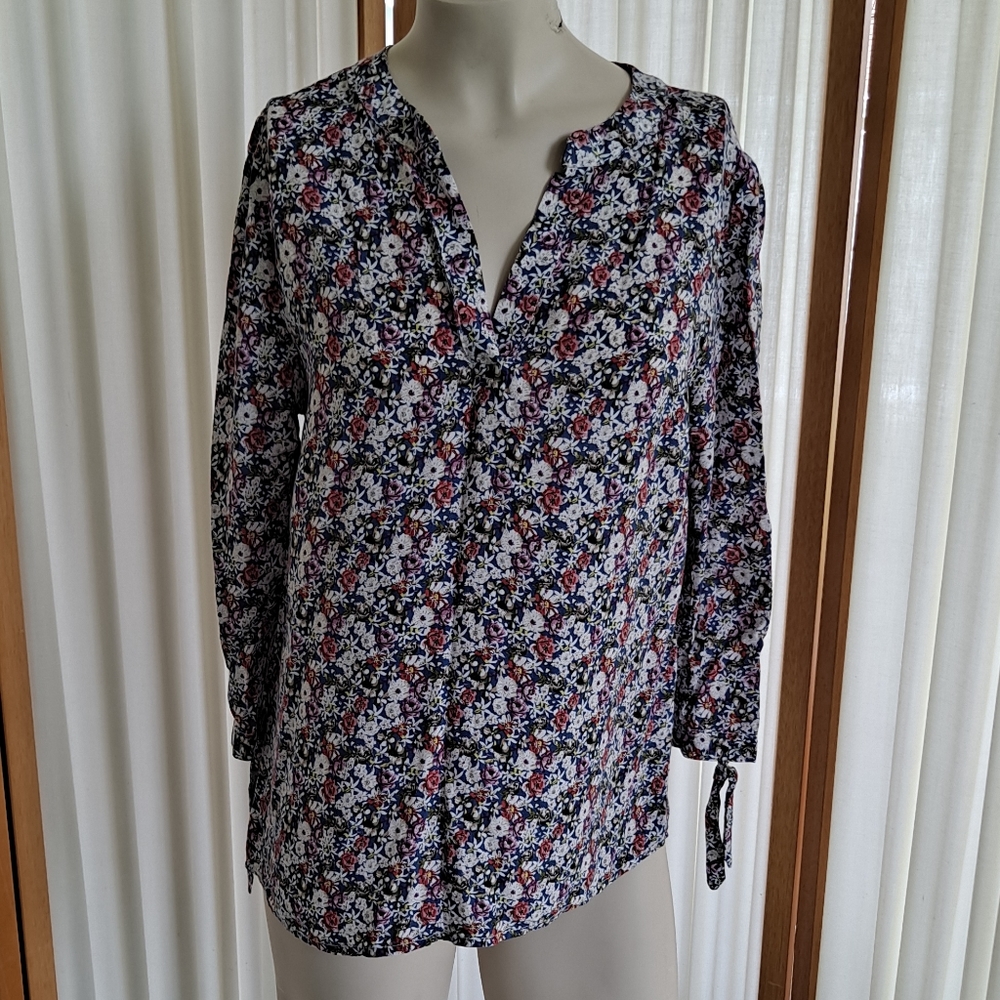 Anne Carson floral blouse , 3/4 sleeve v-neck